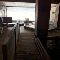 チェックイン前は大浴場で着替えができます。