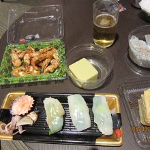 玉子焼き・寿司・豆腐とビール