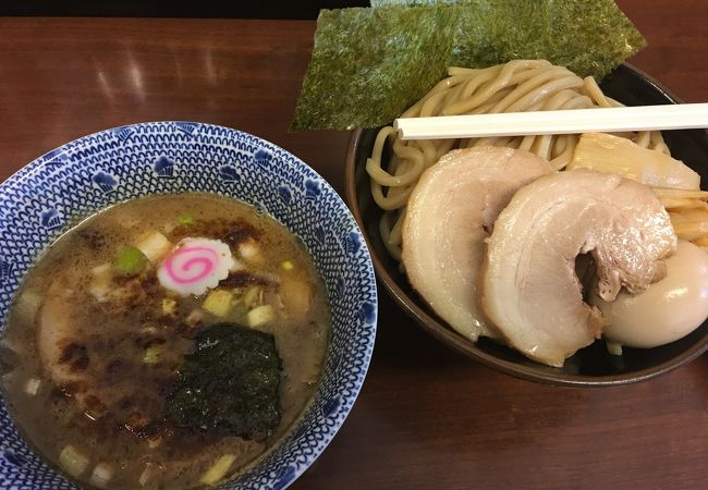 もっちり太麺の魚粉系つけ麺