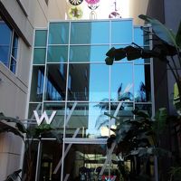 こちらの出口から出ると喫煙所。