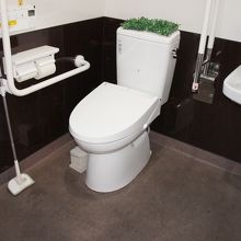 「だるまや」さんの一階にあるバリヤフリーのトイレ
