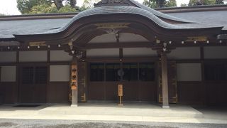 祈祷のお願いやお札、御朱印を頂けます