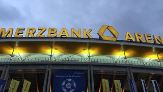 ヴァルトシュタディオン （コメルツバンク・アレーナ）