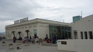 サットロズ アット クリフ ハウス