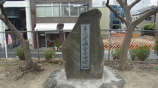 滝川公園内にあります。