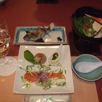 海鮮鍋、魚、肉、野菜と、非常にバランスの良い食事が魅力。