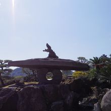 獅子乗大石灯籠