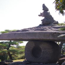 獅子乗大石灯籠