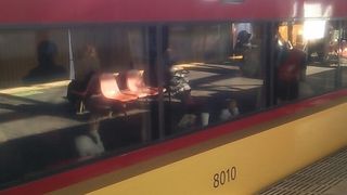 2016年11月13日の枚方市９時51分発特急淀屋橋行きの車内～当日は８両編成の為、後寄りの車両ならば枚方市でも座れるかも…～