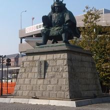 南口には武田信玄公の像がありました。