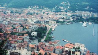 雄大なアルプスを背にした保養地