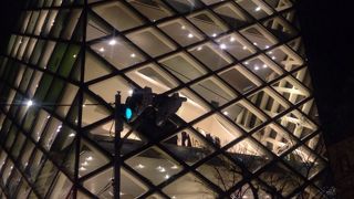 格子模様のガラス張り