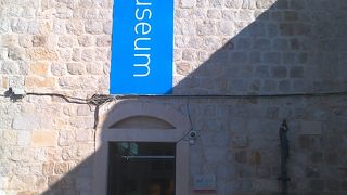 旧港近くにある博物館