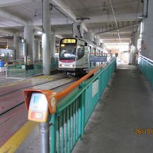 屯門駅を走るライトレール  