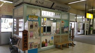 改札口目の前にあります