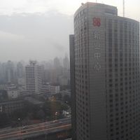 見晴らしは良いのですが、PM2.5なのか霞んでいます