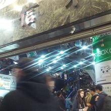 多くの香港人で賑わっています