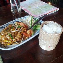 パッタイとカオニャオ