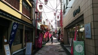 駅近くの商店街です
