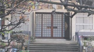 「葛飾北斎の墓」があることで有名です