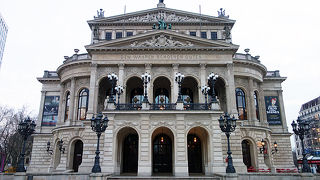 再建なったオペラ座