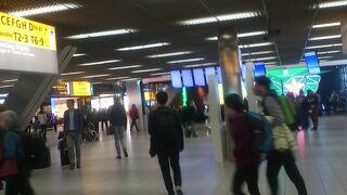 ターミナルは１つだけど広い