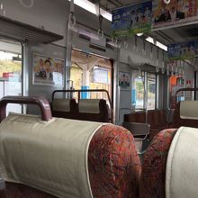 真ん中の車両はボックスシート