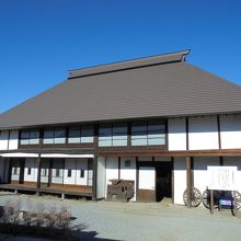 道の駅に隣接する「松井家住宅」