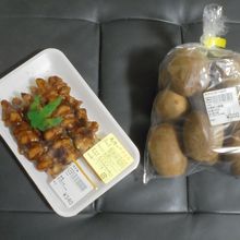 道の駅で購入したキウイフルーツと焼き鳥