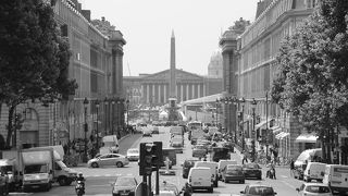 円柱のモニュメント