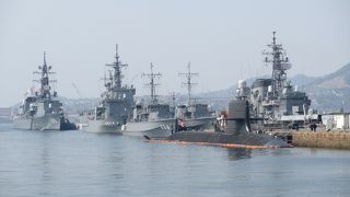 間近で潜水艦が見られます
