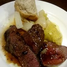 お肉料理をいただいました