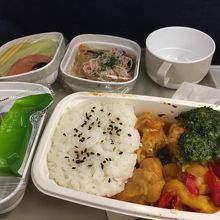 機内食　味は中々でした