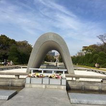 原爆死没者慰霊碑