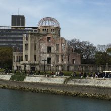 川を渡れば原爆ドーム