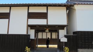 当時の面影を残す武家屋敷（高橋家住宅）