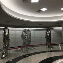 構内にはモニュメント