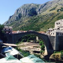 少し離れたところに写真撮ってる人がたくさんいるところがある。