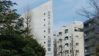 近代的なデザインの建物