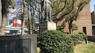 昔の大阪市長の銅像