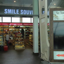 2階部分にある土産物屋とこの奥が軽食コーナー