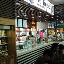 2階部分にある軽食コーナー