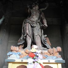 もう一つの仁王像です