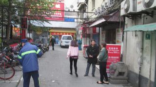 マッサージ店があります