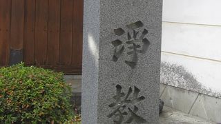 古曽部日吉神社参道横の寺院
