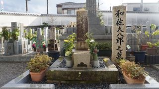 和佐大八郎の墓