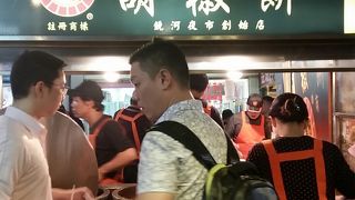 ＭＲＴ松山駅側の出入り口すぐに屋台があります。