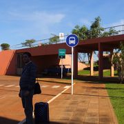 ポサダス空港からの公共交通アクセス