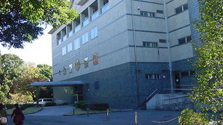 皇室関係の図書を管理しています