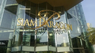 駅からすぐの便利なデパート